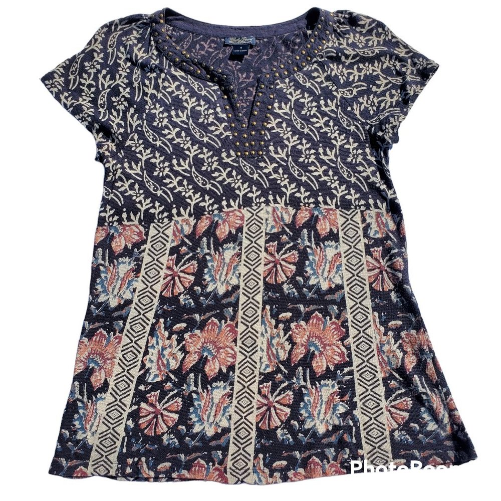 Lucky Brand short sleeve top size small, v-neck, navy blue floral